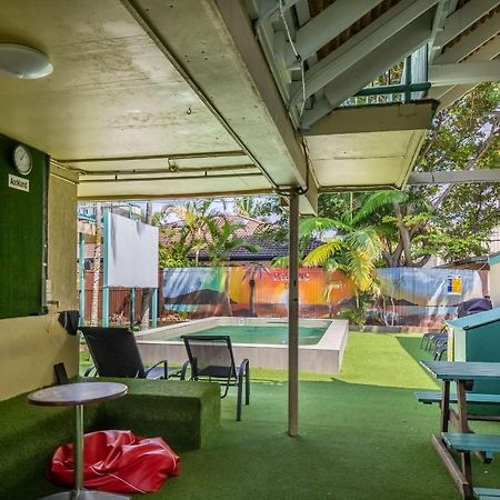 Sleeping Inn Backpackers Resort Gold Coast Dış mekan fotoğraf