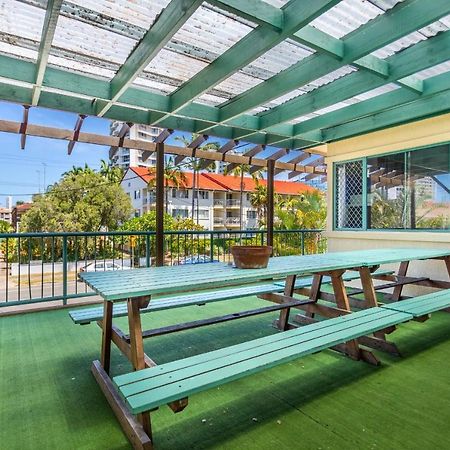 Sleeping Inn Backpackers Resort Gold Coast Dış mekan fotoğraf