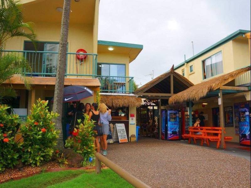 Sleeping Inn Backpackers Resort Gold Coast Dış mekan fotoğraf