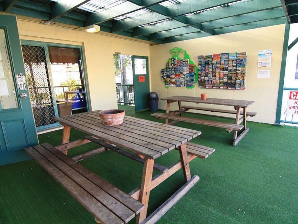 Sleeping Inn Backpackers Resort Gold Coast Dış mekan fotoğraf