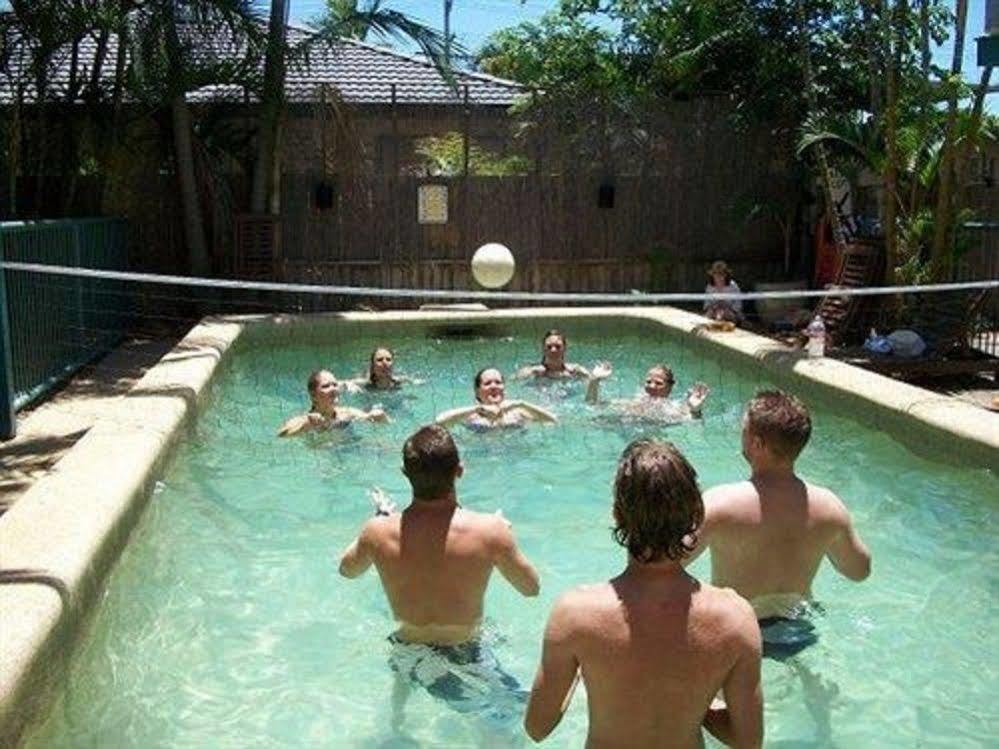 Sleeping Inn Backpackers Resort Gold Coast Dış mekan fotoğraf