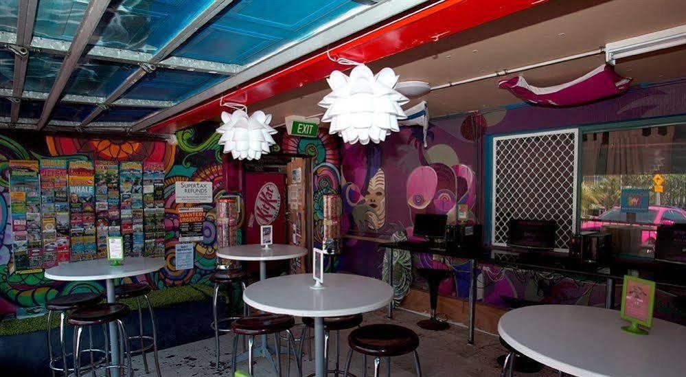Sleeping Inn Backpackers Resort Gold Coast Dış mekan fotoğraf
