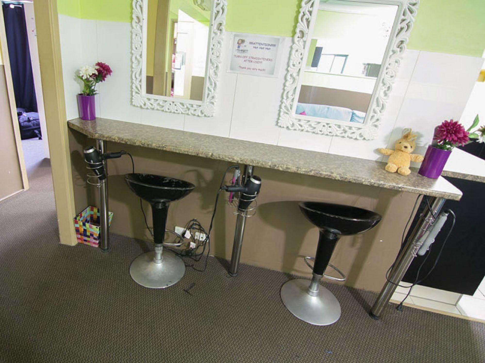Sleeping Inn Backpackers Resort Gold Coast Dış mekan fotoğraf