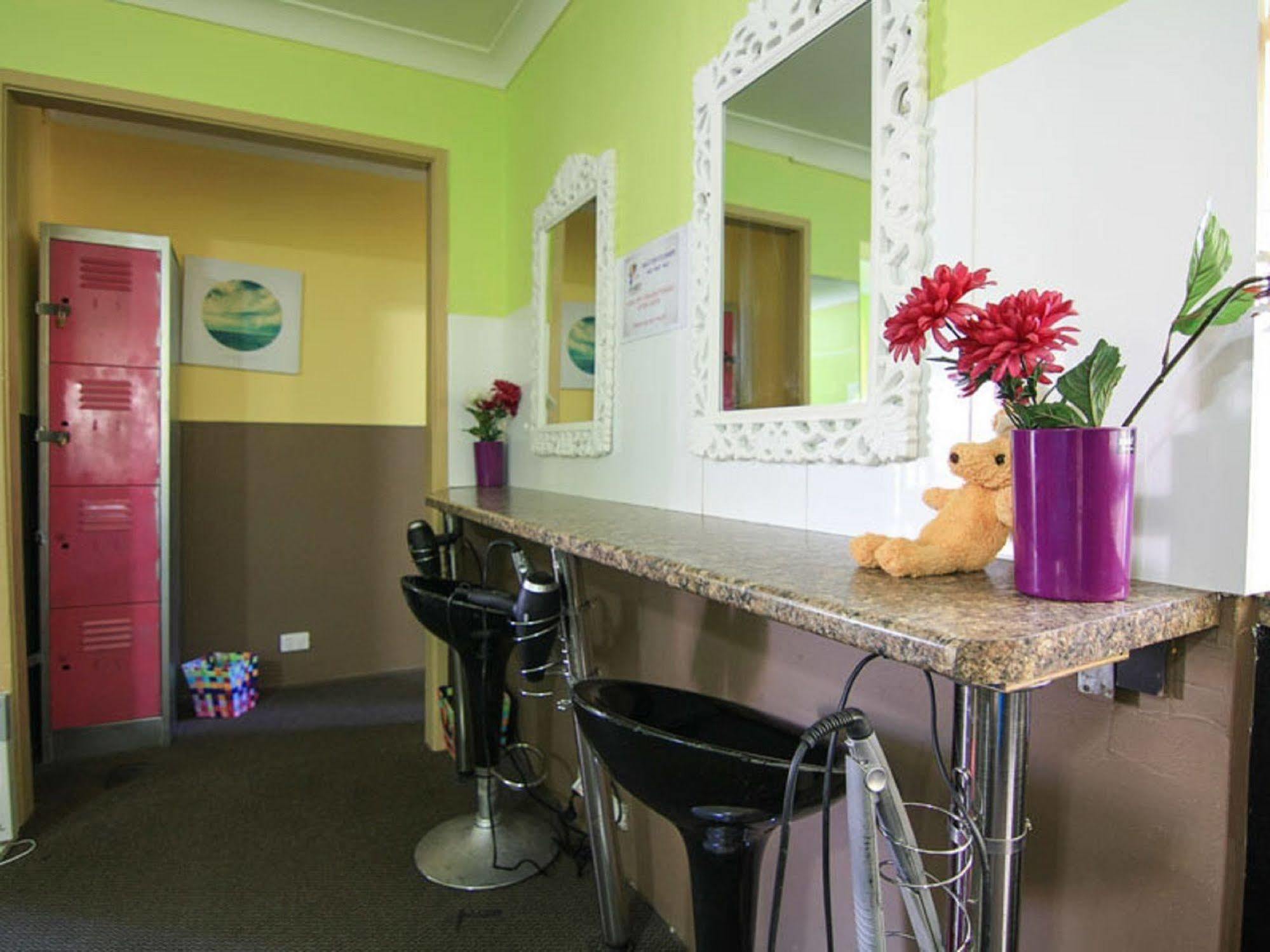 Sleeping Inn Backpackers Resort Gold Coast Dış mekan fotoğraf