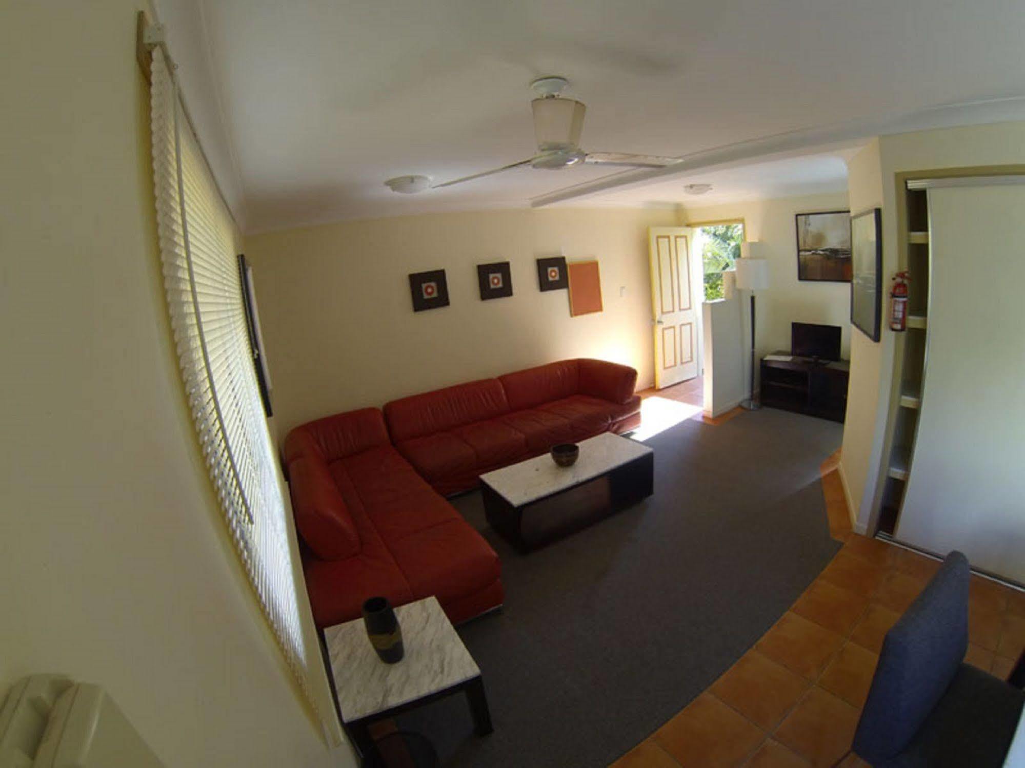 Sleeping Inn Backpackers Resort Gold Coast Dış mekan fotoğraf