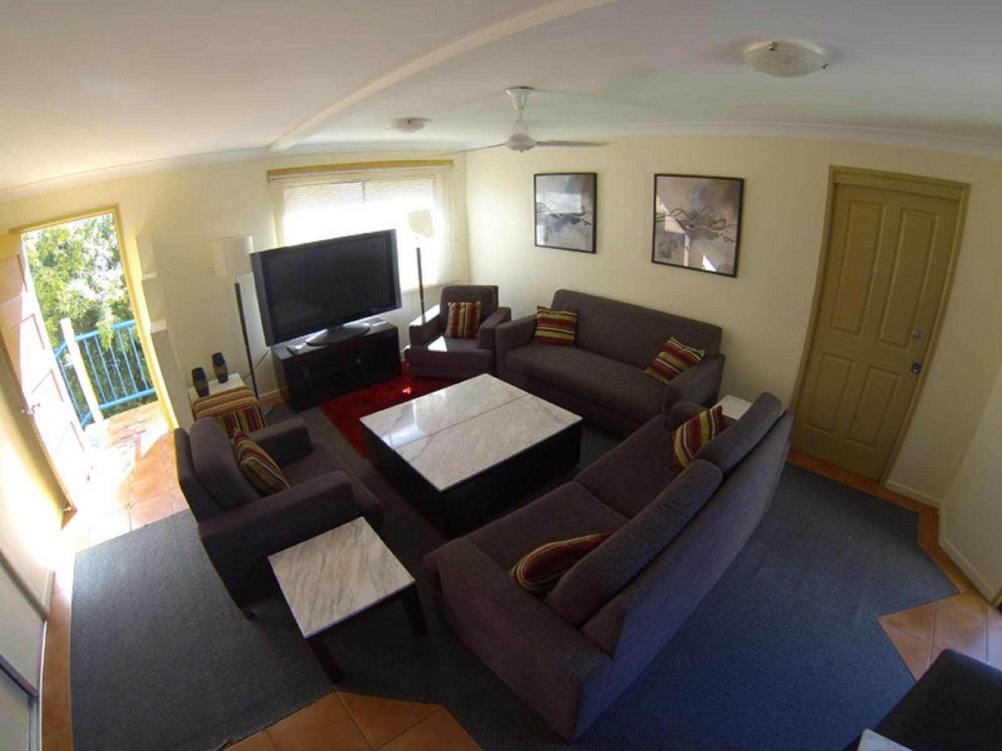 Sleeping Inn Backpackers Resort Gold Coast Dış mekan fotoğraf