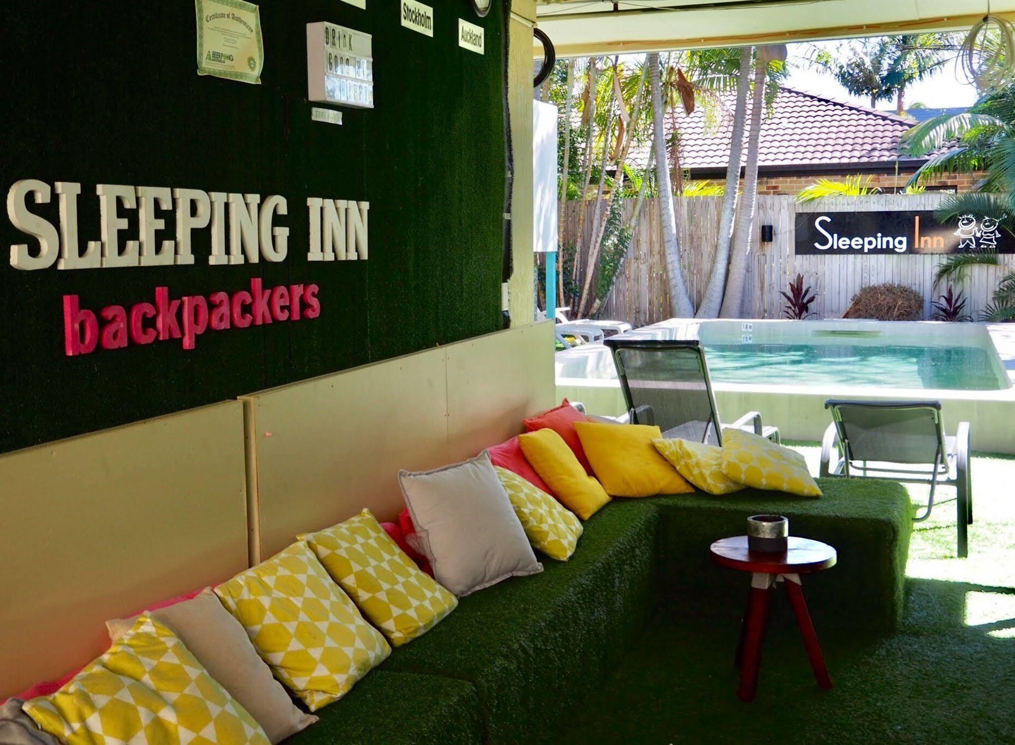 Sleeping Inn Backpackers Resort Gold Coast Dış mekan fotoğraf