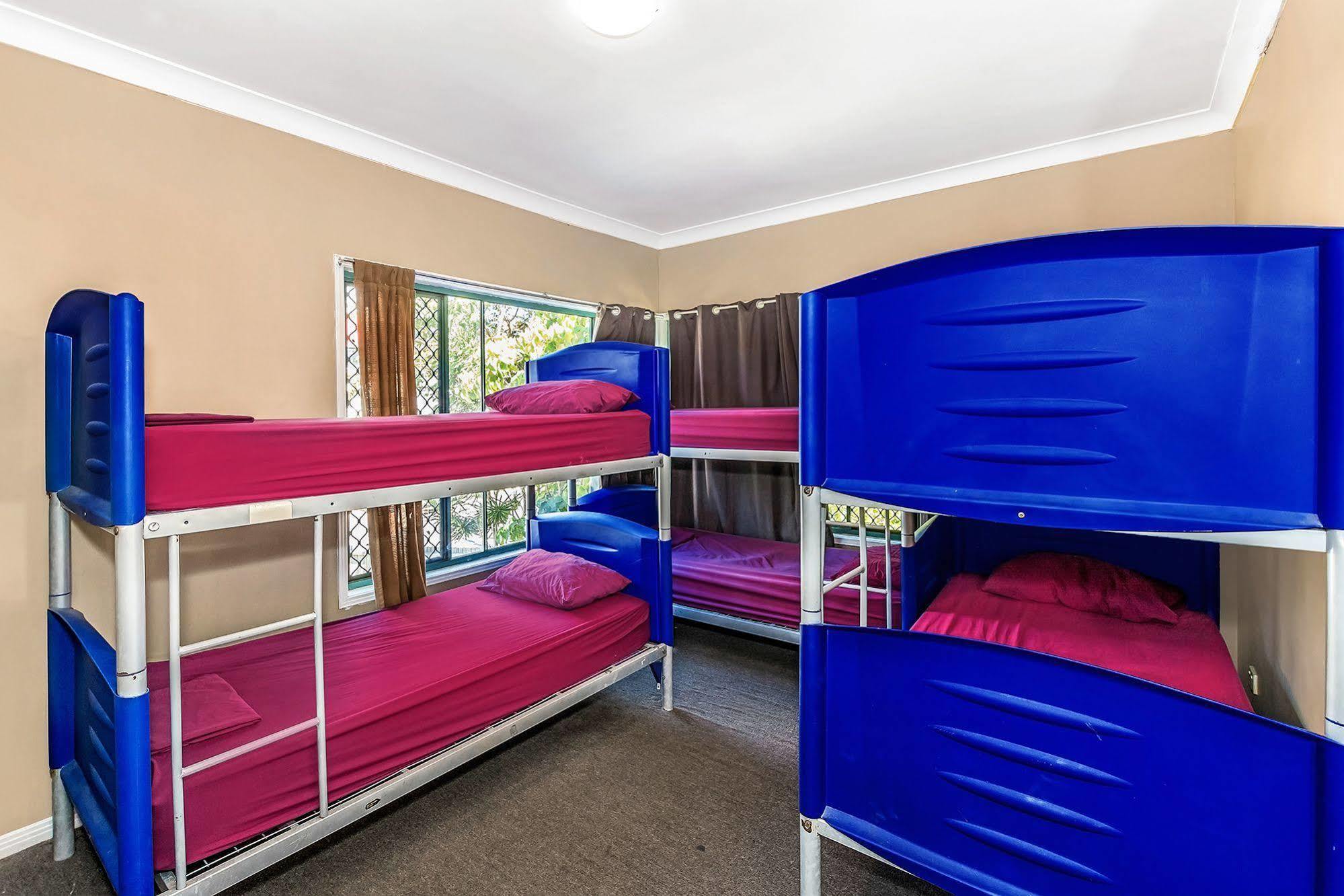 Sleeping Inn Backpackers Resort Gold Coast Dış mekan fotoğraf