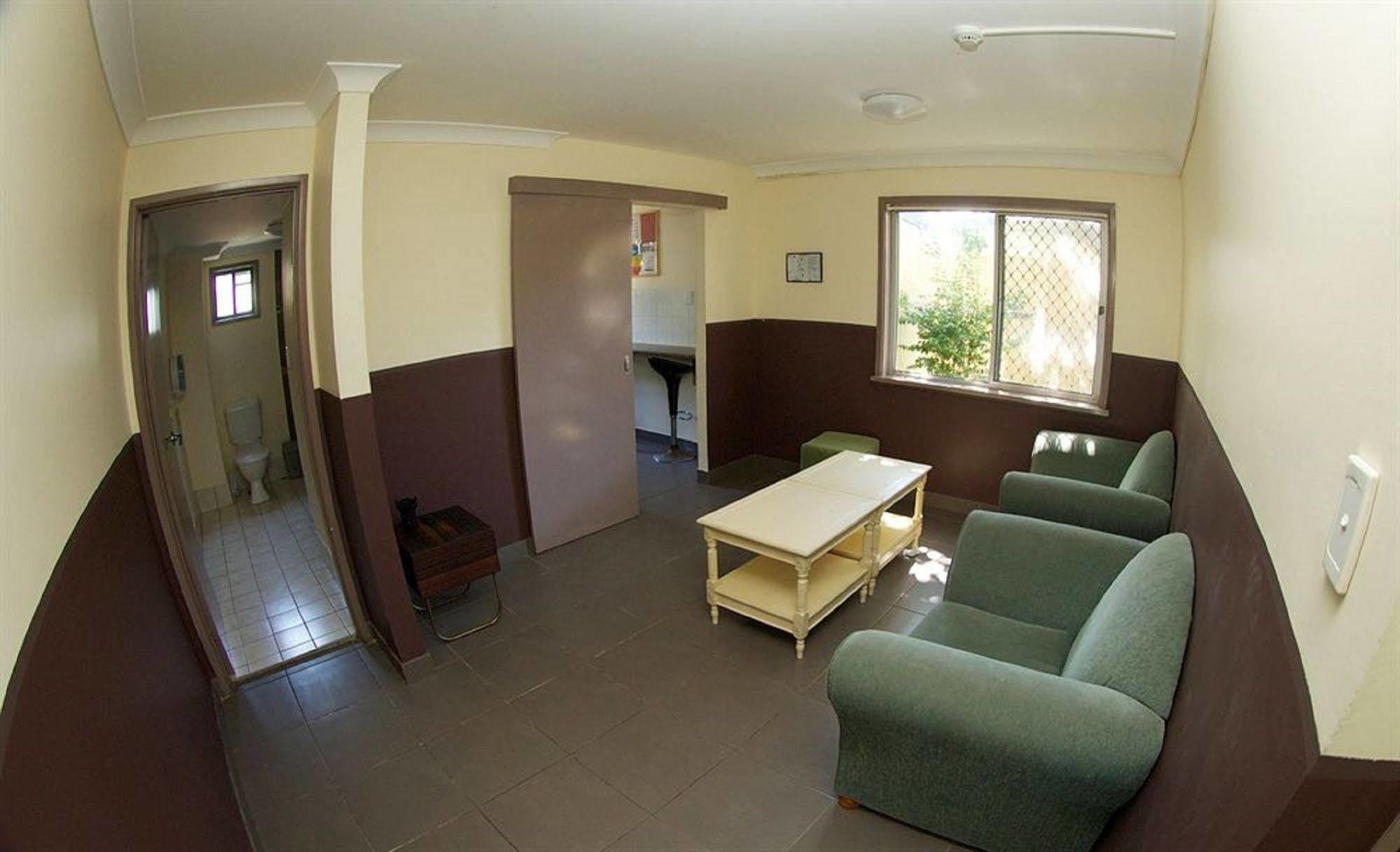 Sleeping Inn Backpackers Resort Gold Coast Dış mekan fotoğraf