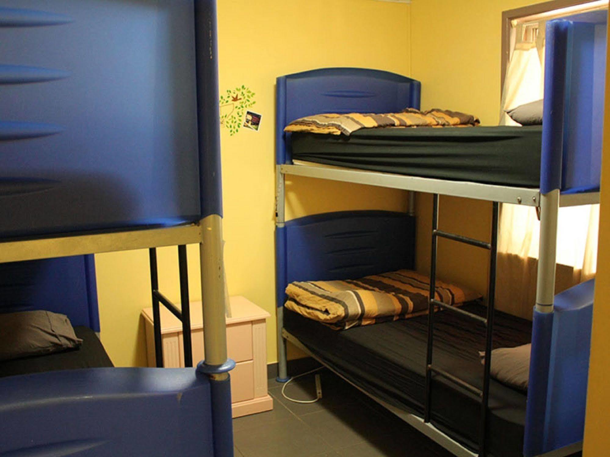 Sleeping Inn Backpackers Resort Gold Coast Dış mekan fotoğraf