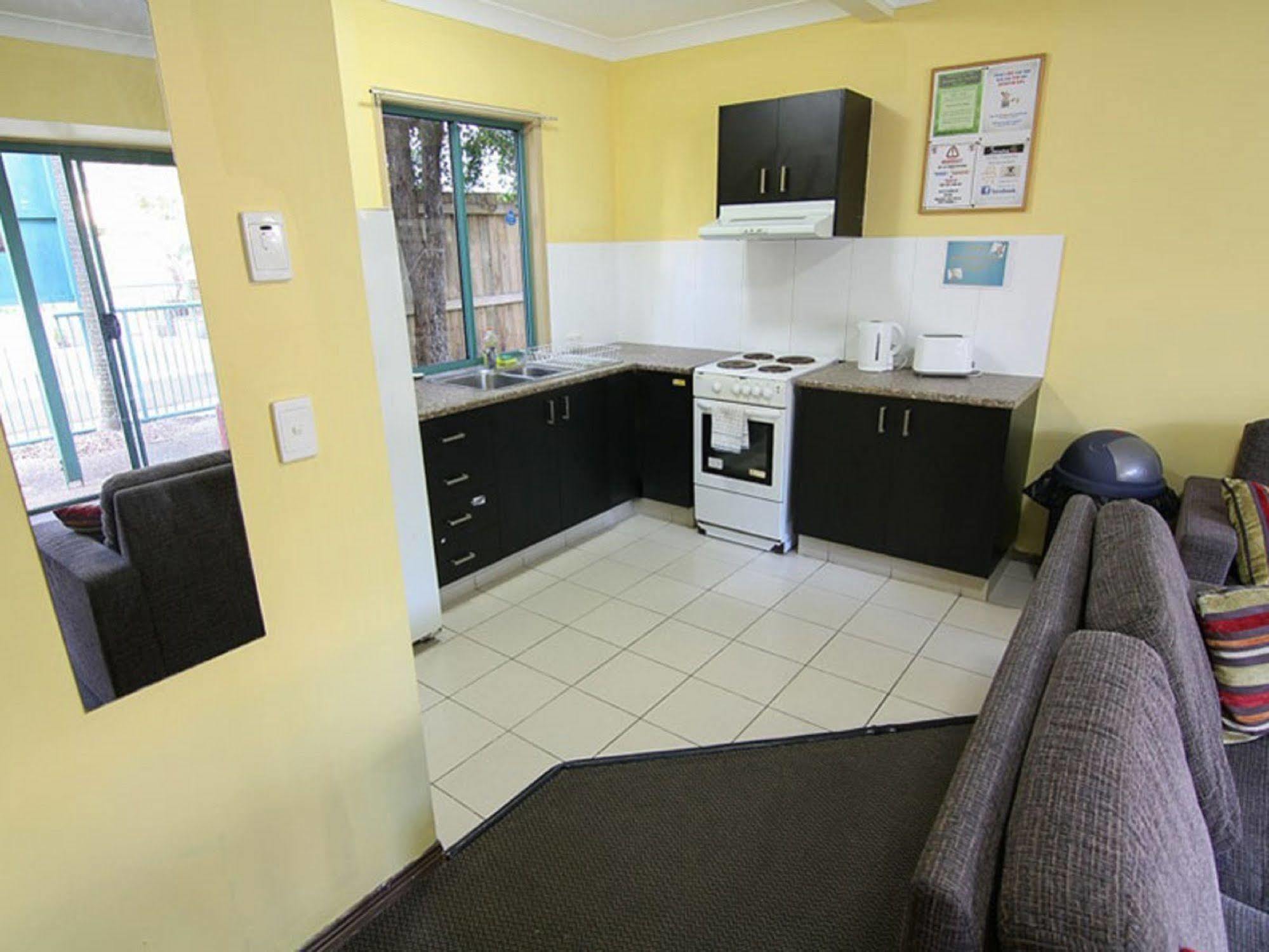Sleeping Inn Backpackers Resort Gold Coast Dış mekan fotoğraf