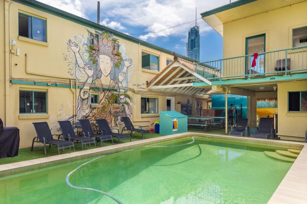 Sleeping Inn Backpackers Resort Gold Coast Dış mekan fotoğraf