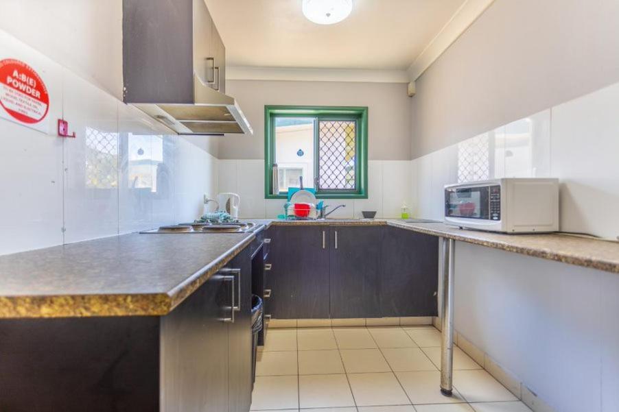 Sleeping Inn Backpackers Resort Gold Coast Dış mekan fotoğraf