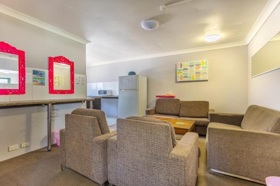 Sleeping Inn Backpackers Resort Gold Coast Dış mekan fotoğraf